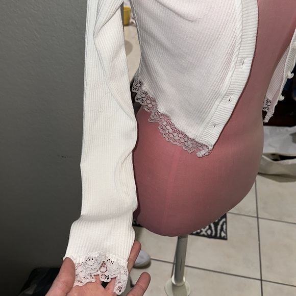 Small Lacy Crop Sweater - Picture 2 of 3